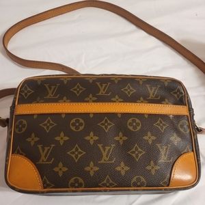 Authentic Vintage Louis Vuitton Trocadero 27
